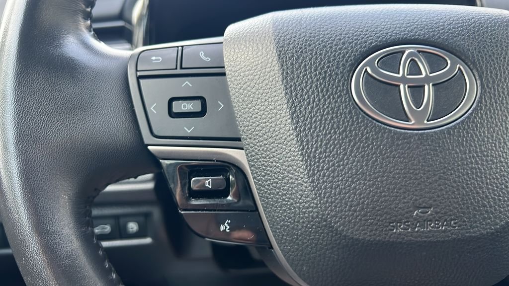Used 2025  Toyota LE image 19