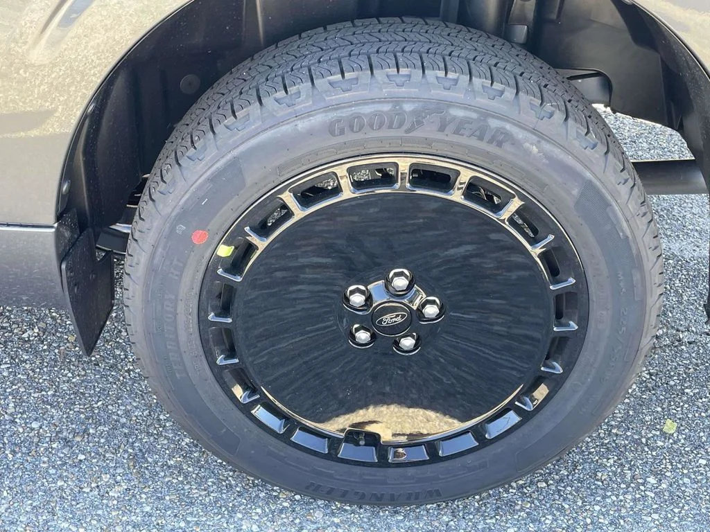 New 2026 Carbonized Gray Metallic Ford Maverick Lobo™ image 9