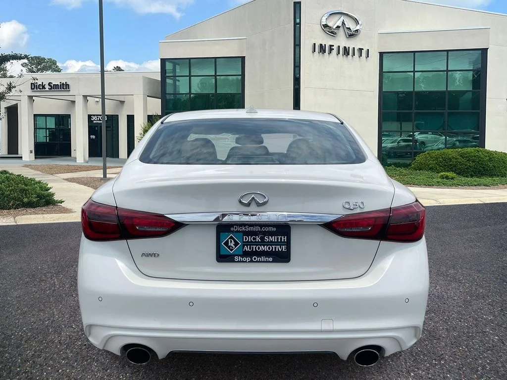 Used 2023 White INFINITI LUXE image 5