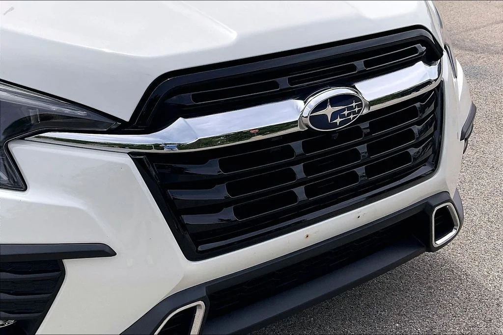 Used 2024 White Subaru Touring image 31