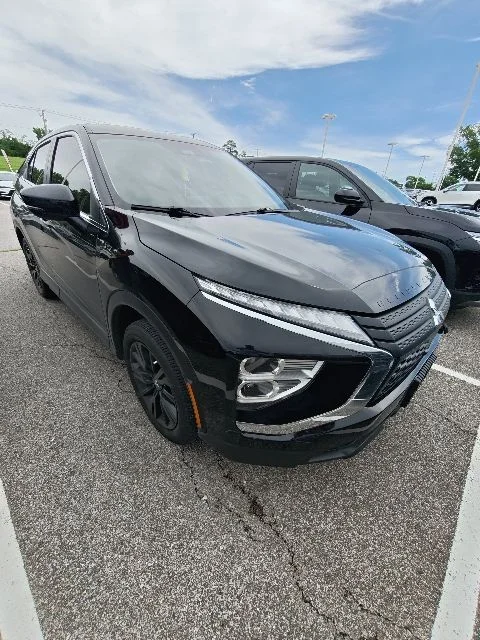 Used 2023 Black Mitsubishi  image 9