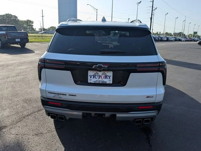 Used 2025 Pearl Chevrolet Z71 image 9