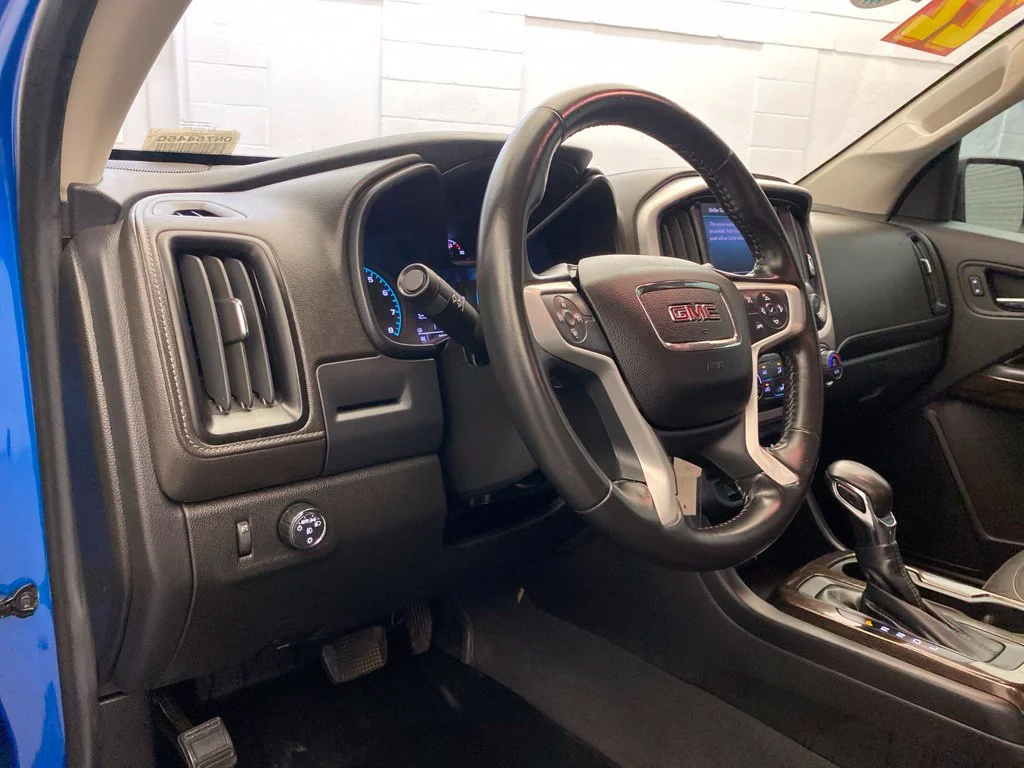 Used 2022 Blue GMC Elevation image 12