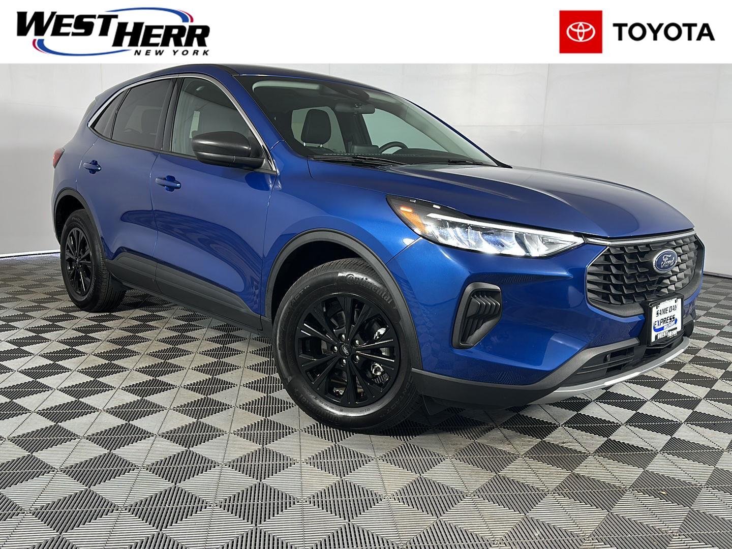 Used 2023 Atlas Blue Ford Active image 1