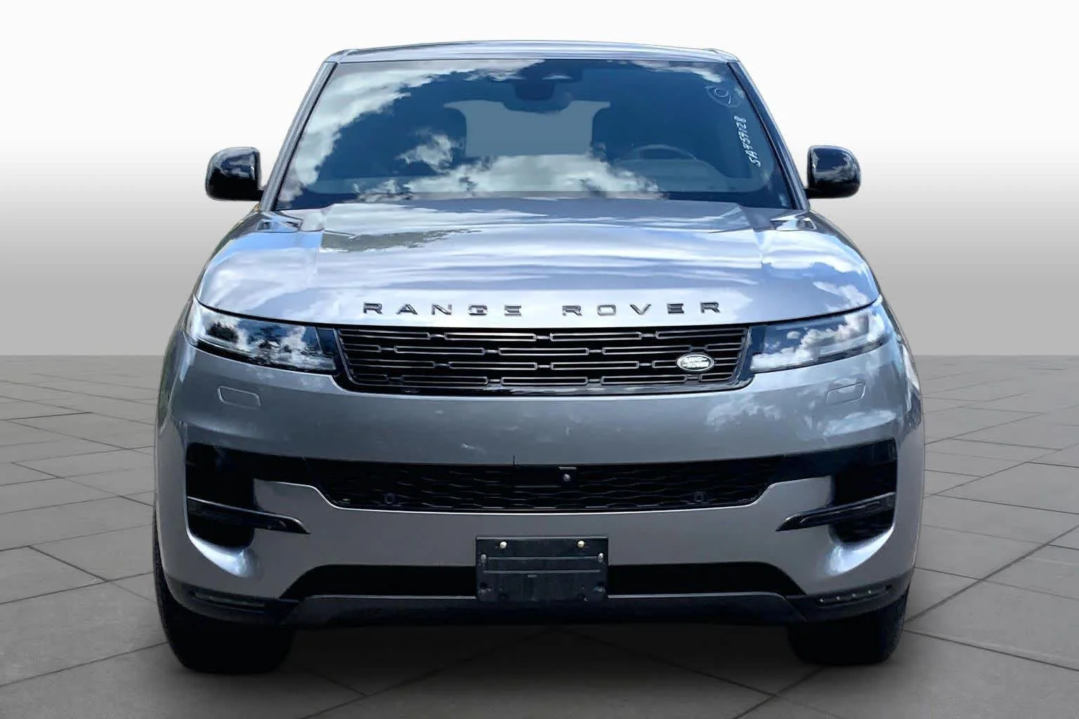 Used 2025 Eiger Grey Metallic Land Rover SE image 4