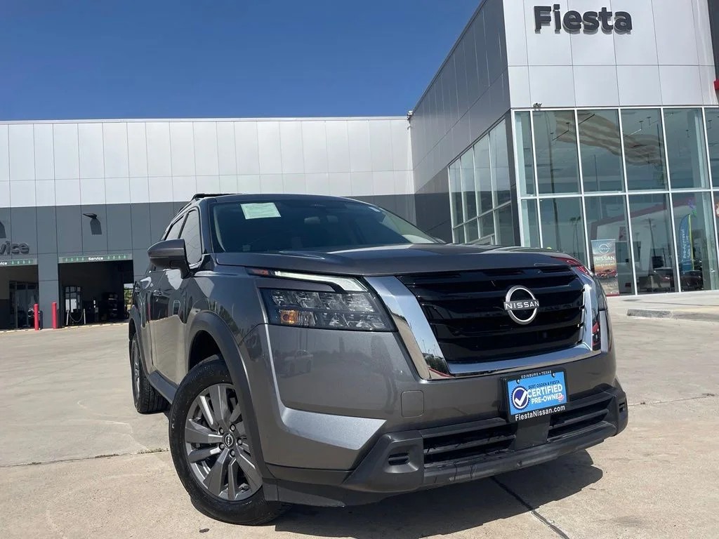 Used 2025 Gray Nissan SV image 1
