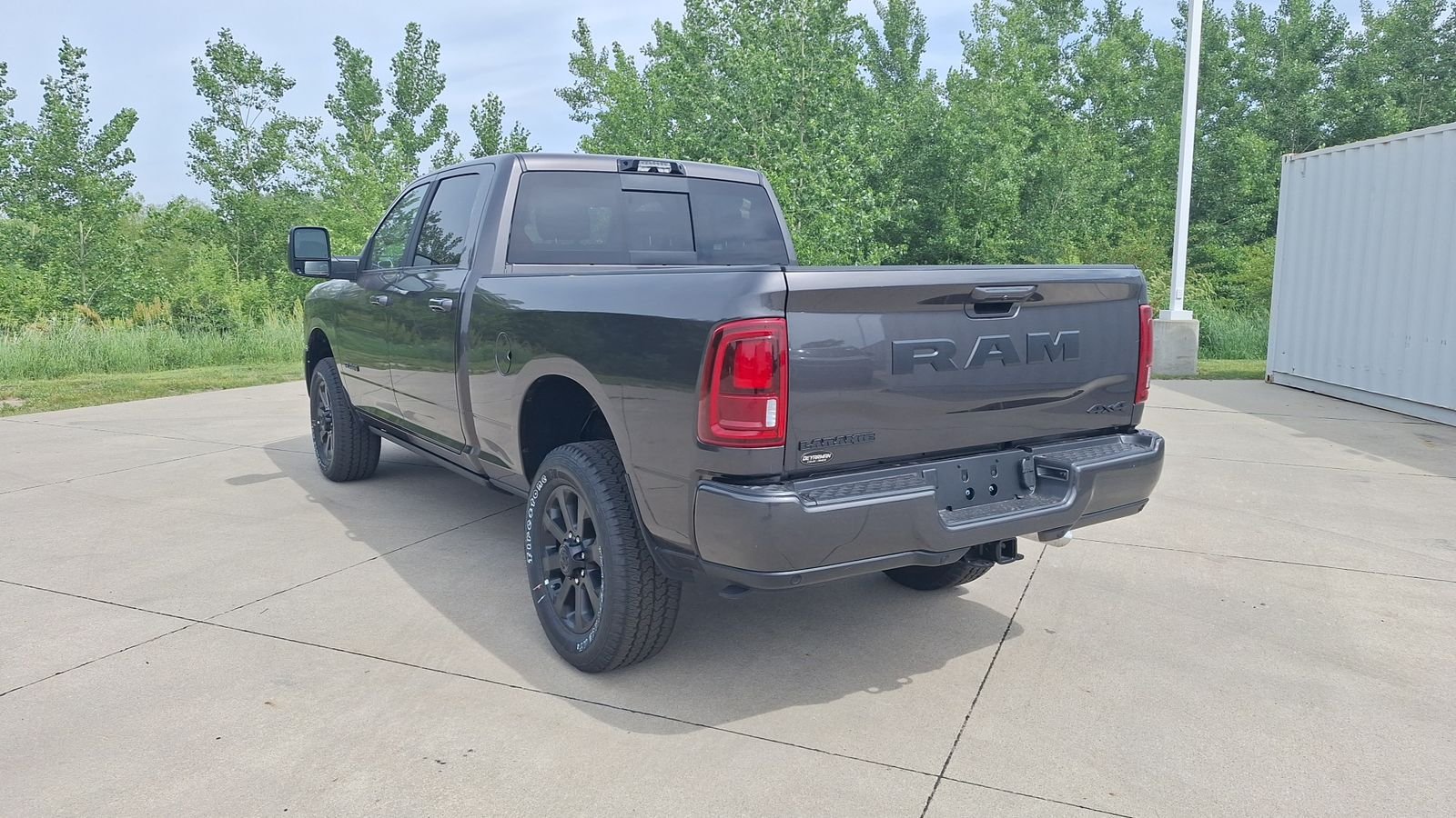 New 2026 Granite Crystal Metallic Clear-Coat Exterior Paint RAM Laramie image 5