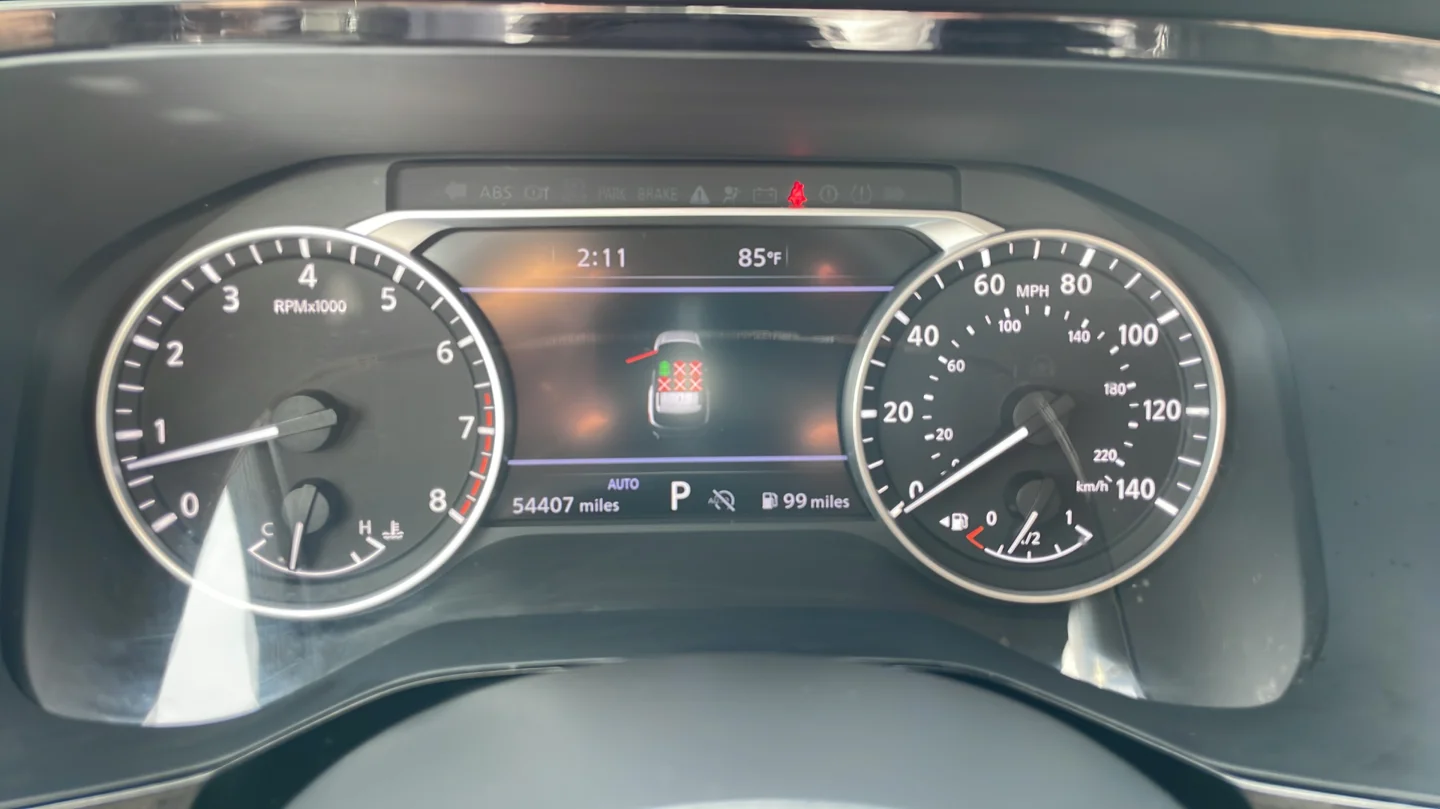 Used 2022 White Nissan SL image 12