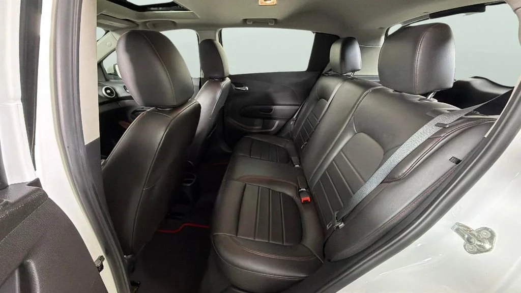 Used 2017 SUMMIT WHITE Chevrolet Premier image 26