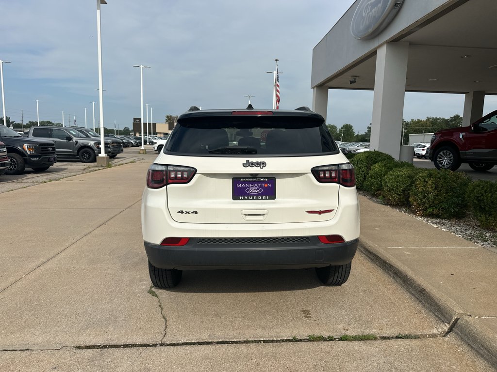 Used 2020 White Clearcoat Jeep Trailhawk image 10