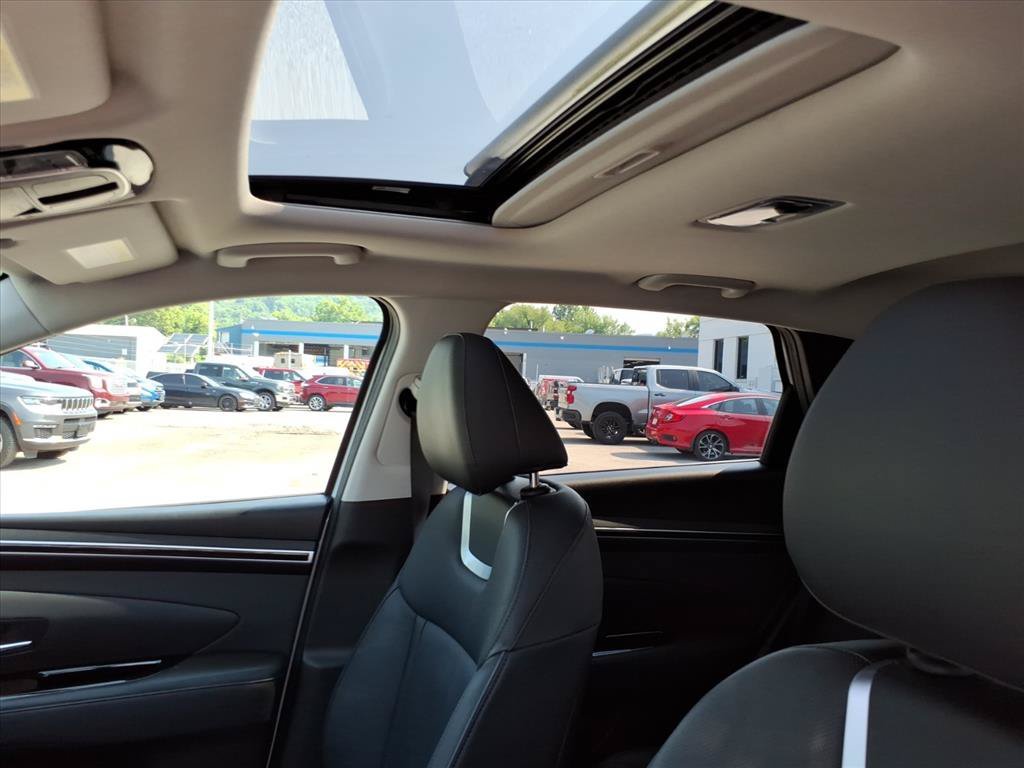 Used 2022 Quartz White Hyundai SEL image 12
