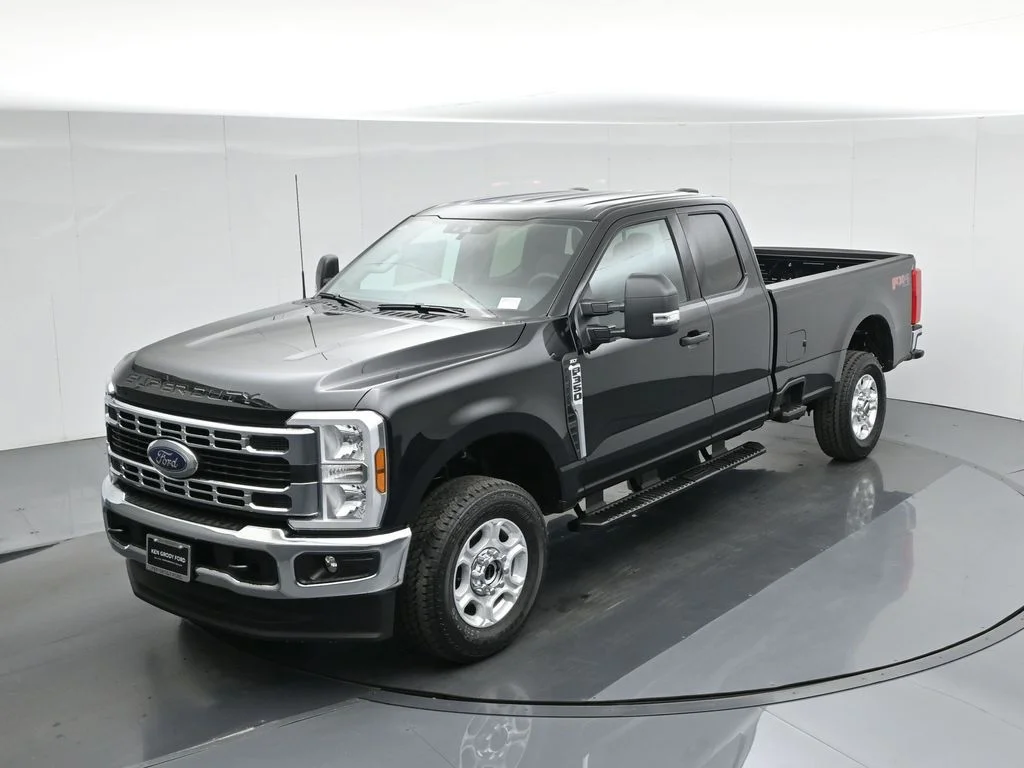 New 2026 Agate Black Metallic Ford XLT image 35