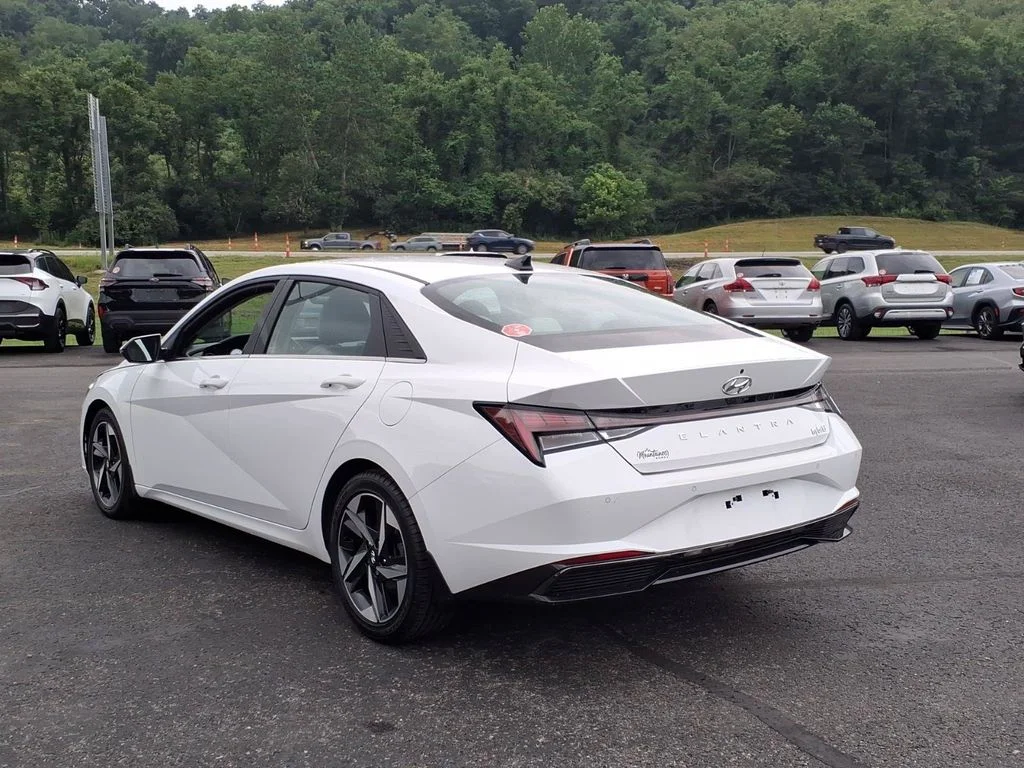 Used 2022 White Hyundai Limited image 5