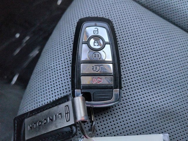 Used 2021 Black Lincoln Reserve image 10