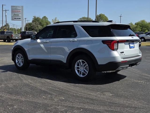 New 2026 Space White Metallic Ford Active image 4