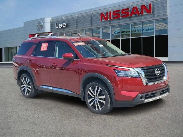 2024 Nissan Pathfinder Platinum 2WD's photo
