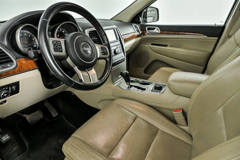 Used 2011 White Gold Clear Coat Jeep Limited image 15