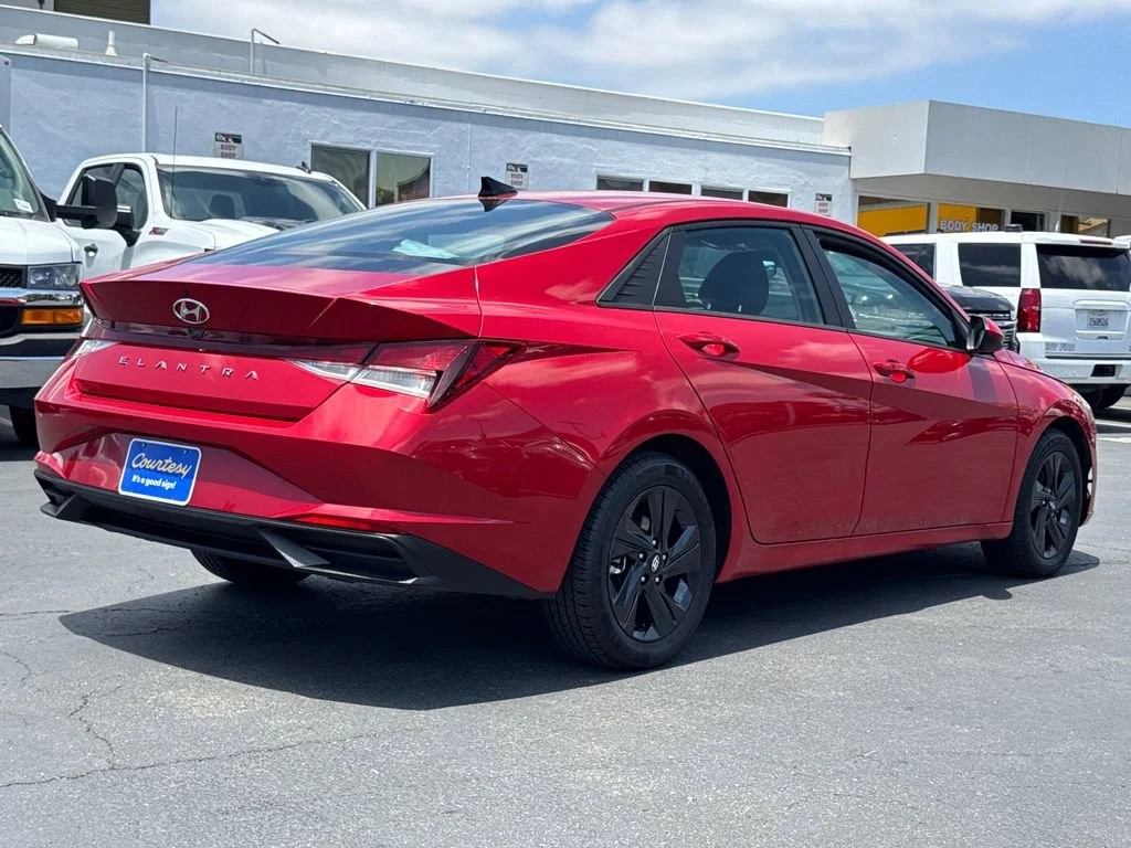 Used 2023 Red Hyundai SEL image 12