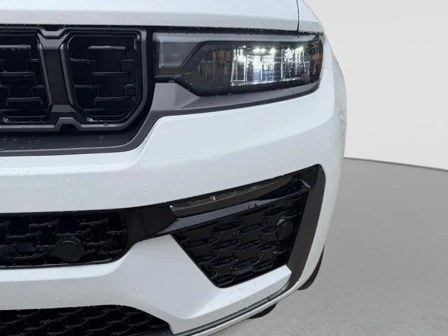New 2026 Bright White Clear-Coat Exterior Paint Jeep Limited Reserve image 10
