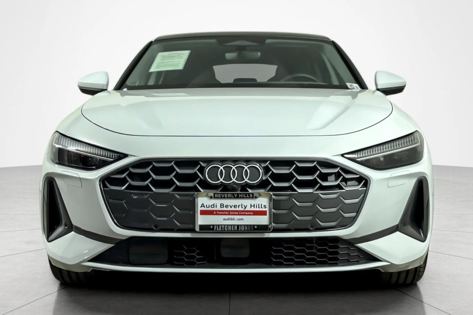 Used 2025 Glacier White Metallic Audi Premium Plus 2.0 TFSI quattro image 8