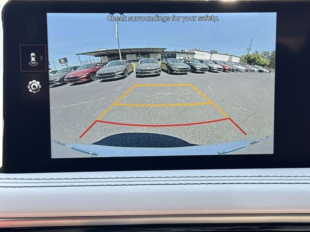 Used 2025 White Genesis 2.5T image 31