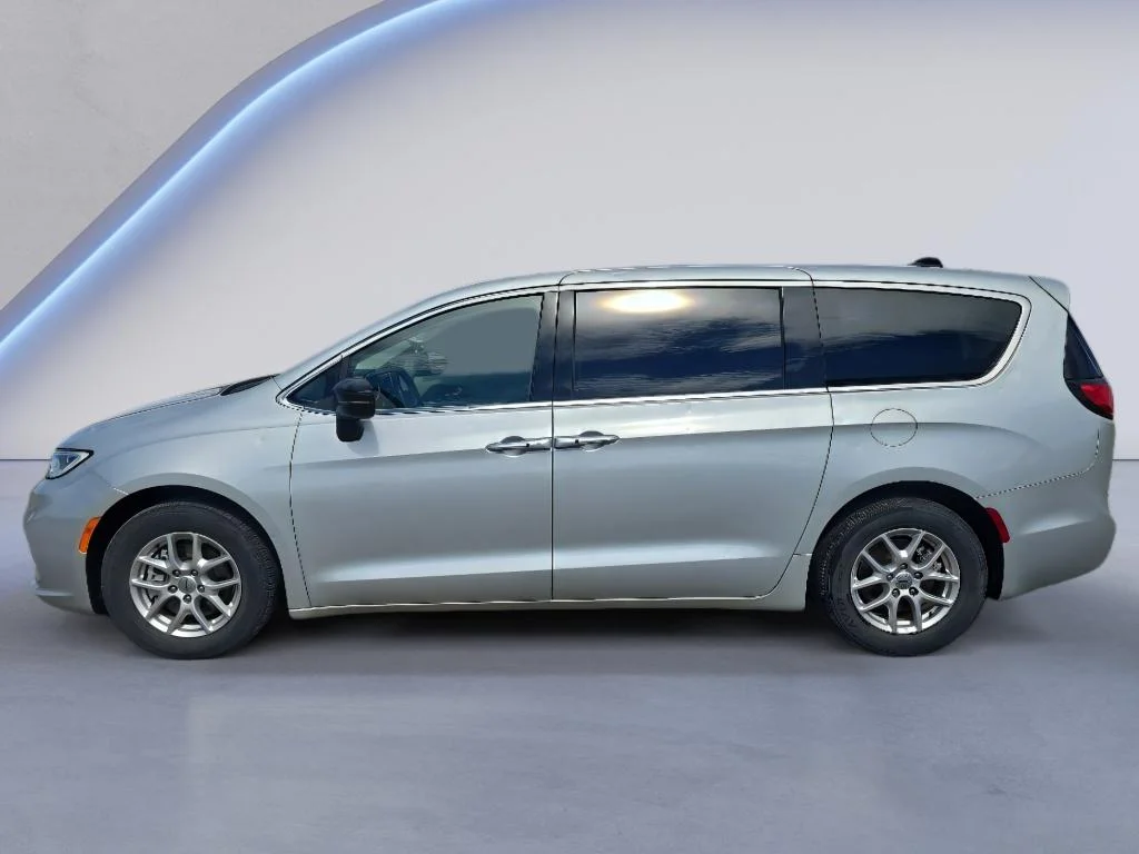 Used 2024 Silver Chrysler Touring L image 8