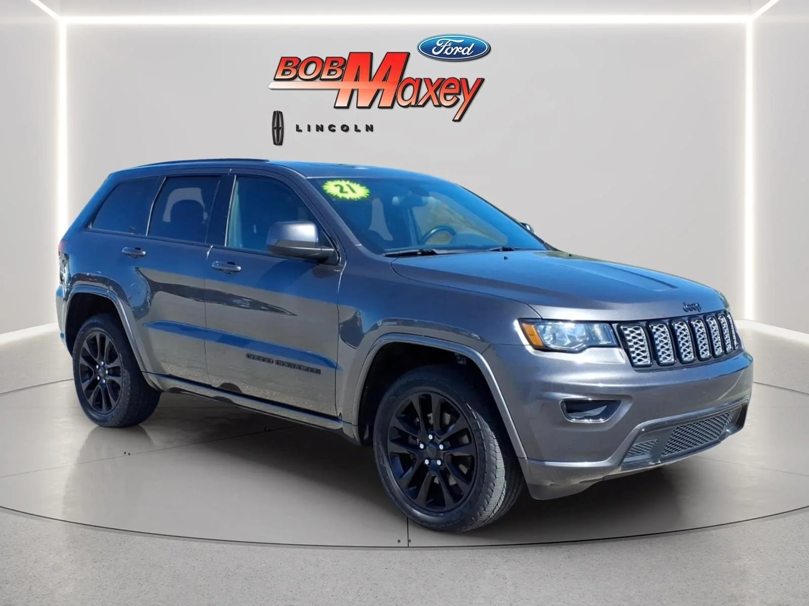 Used 2021 Granite Crystal Metallic Clearcoat Jeep Laredo X image 3