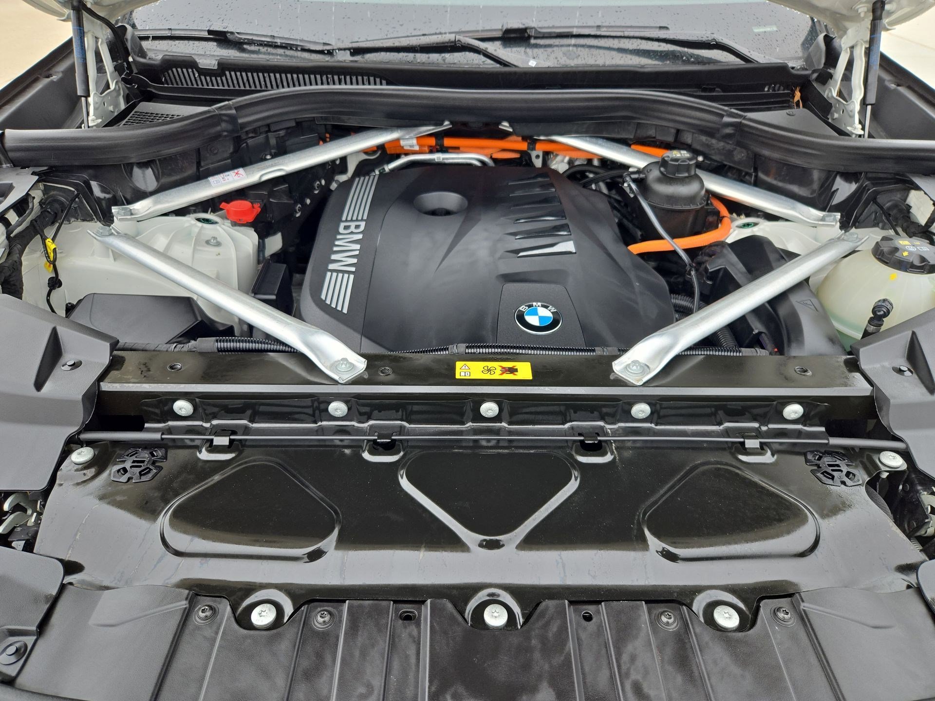 Used 2025 Alpine White BMW xDrive50e image 34