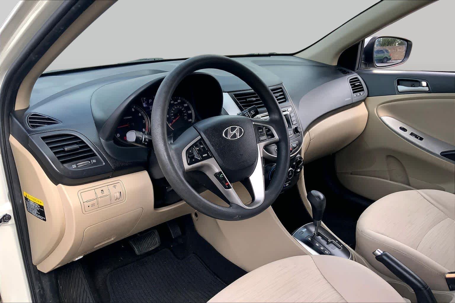 Used 2016 Misty Beige Metallic Hyundai SE image 15