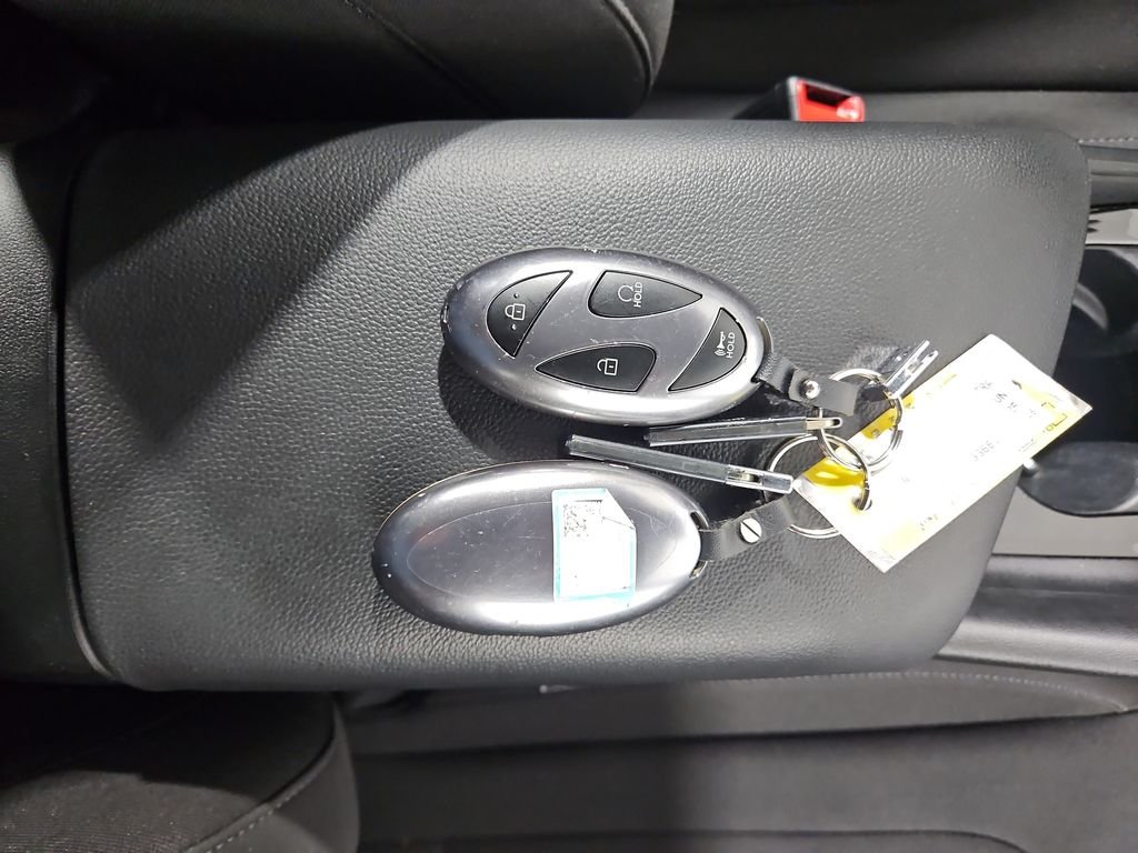 Certified Used 2025 White Hyundai Blue image 29