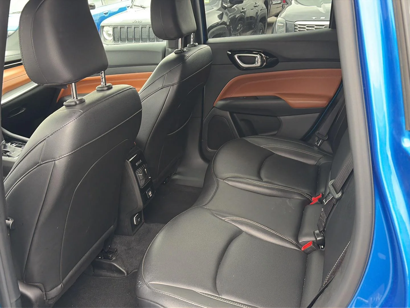 Used 2025 Hydro Blue Pearlcoat Jeep Limited image 6