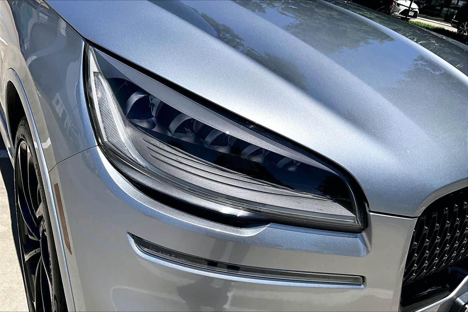 Used 2023 Silver Radiance Metallic Clearcoat Lincoln Reserve image 25
