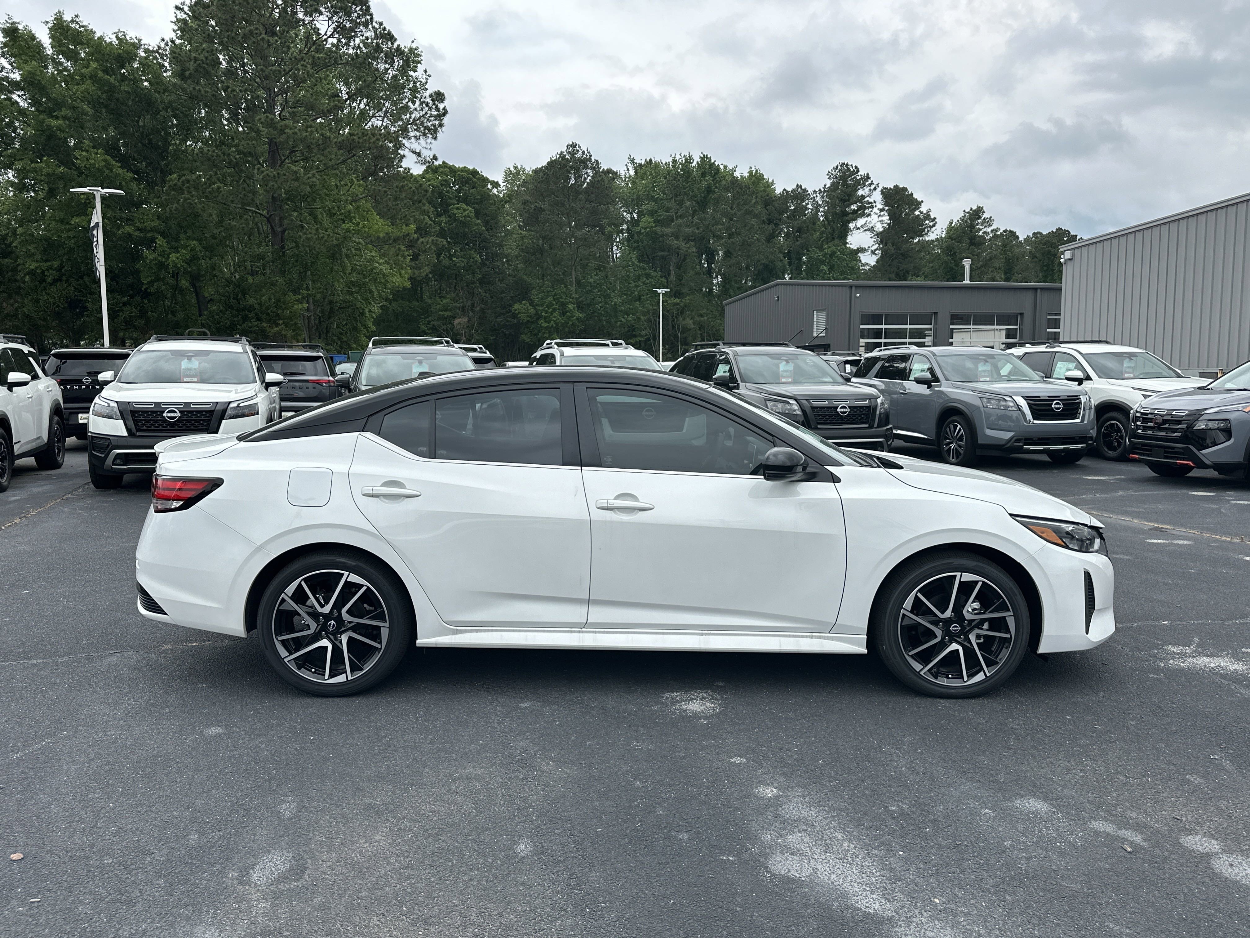 2025 Nissan Sentra SR - Photo 9