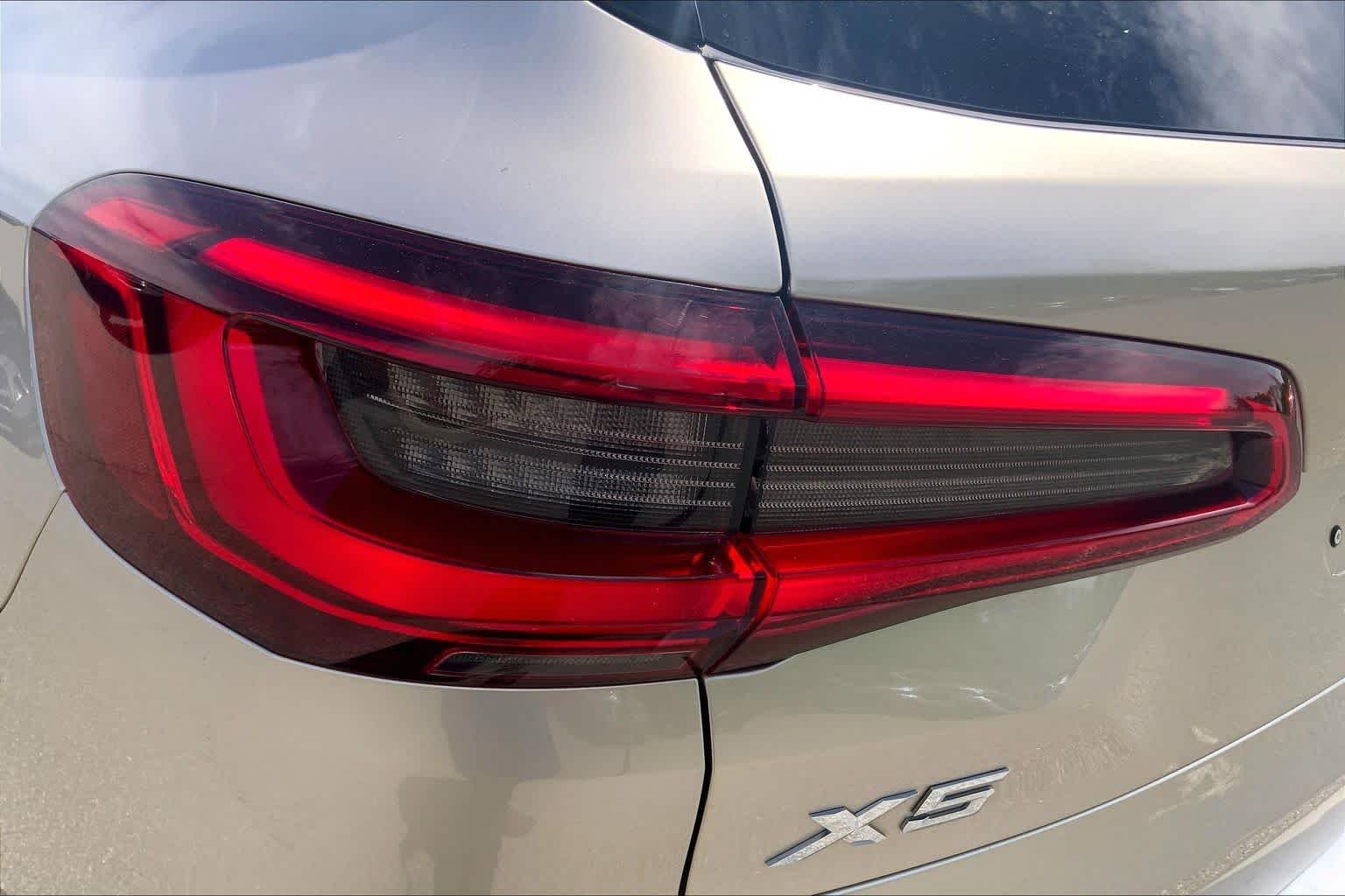 Used 2019 Sunstone Metallic BMW xDrive50i image 28