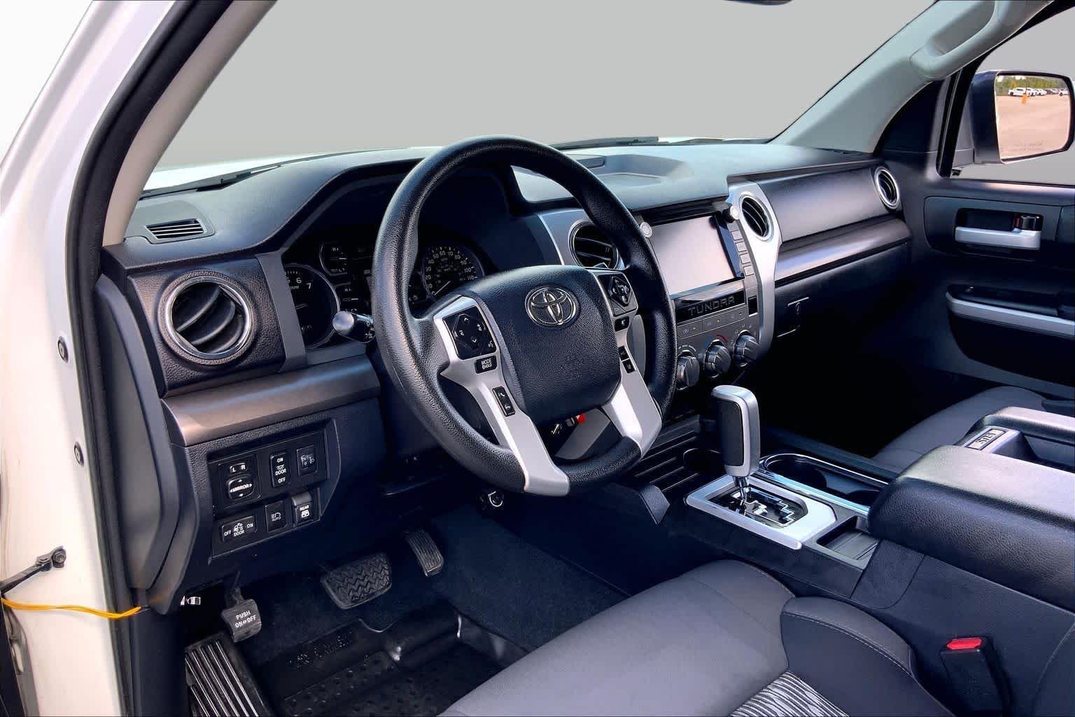 Used 2020 Super White Toyota SR5 image 17