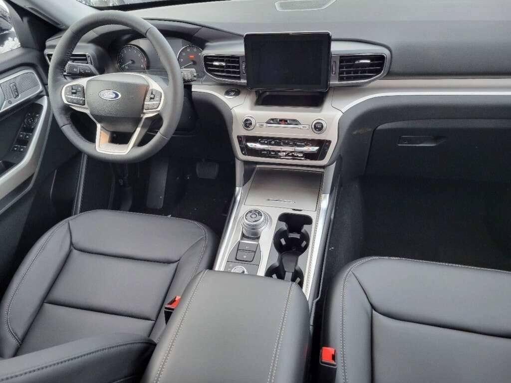Used 2023 Black Metallic Ford XLT image 26
