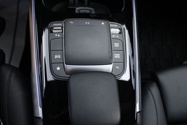 Used 2022  Mercedes-Benz GLB 250 image 18