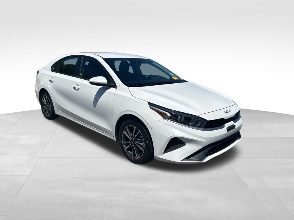 Used 2023 White Kia LXS image 9