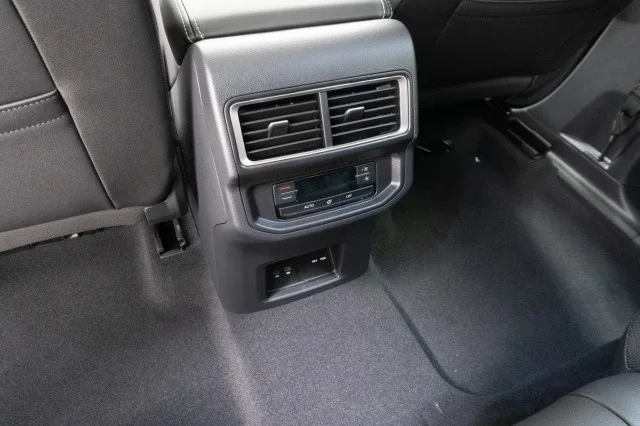 New 2026 Deep Black Pearl Volkswagen 2.0T SE w/Technology image 24