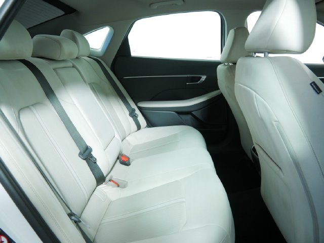 Used 2023 White Hyundai SEL image 15