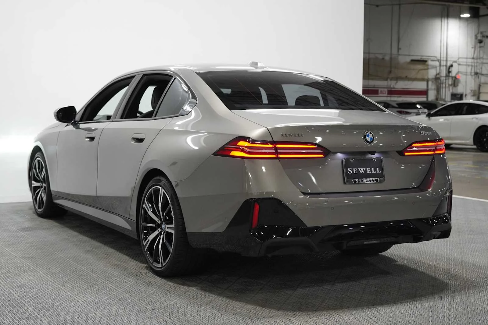 Certified Used 2024 Oxide Grey Met BMW 530i image 6