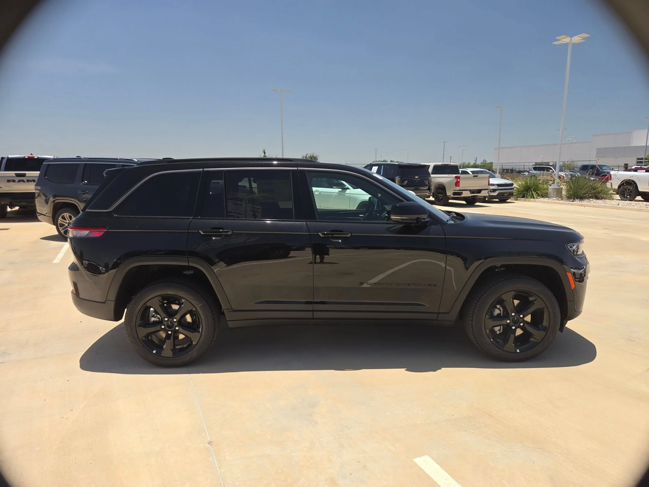 New 2026 Diamond Black Crystal Pearlcoat Jeep Limited image 2