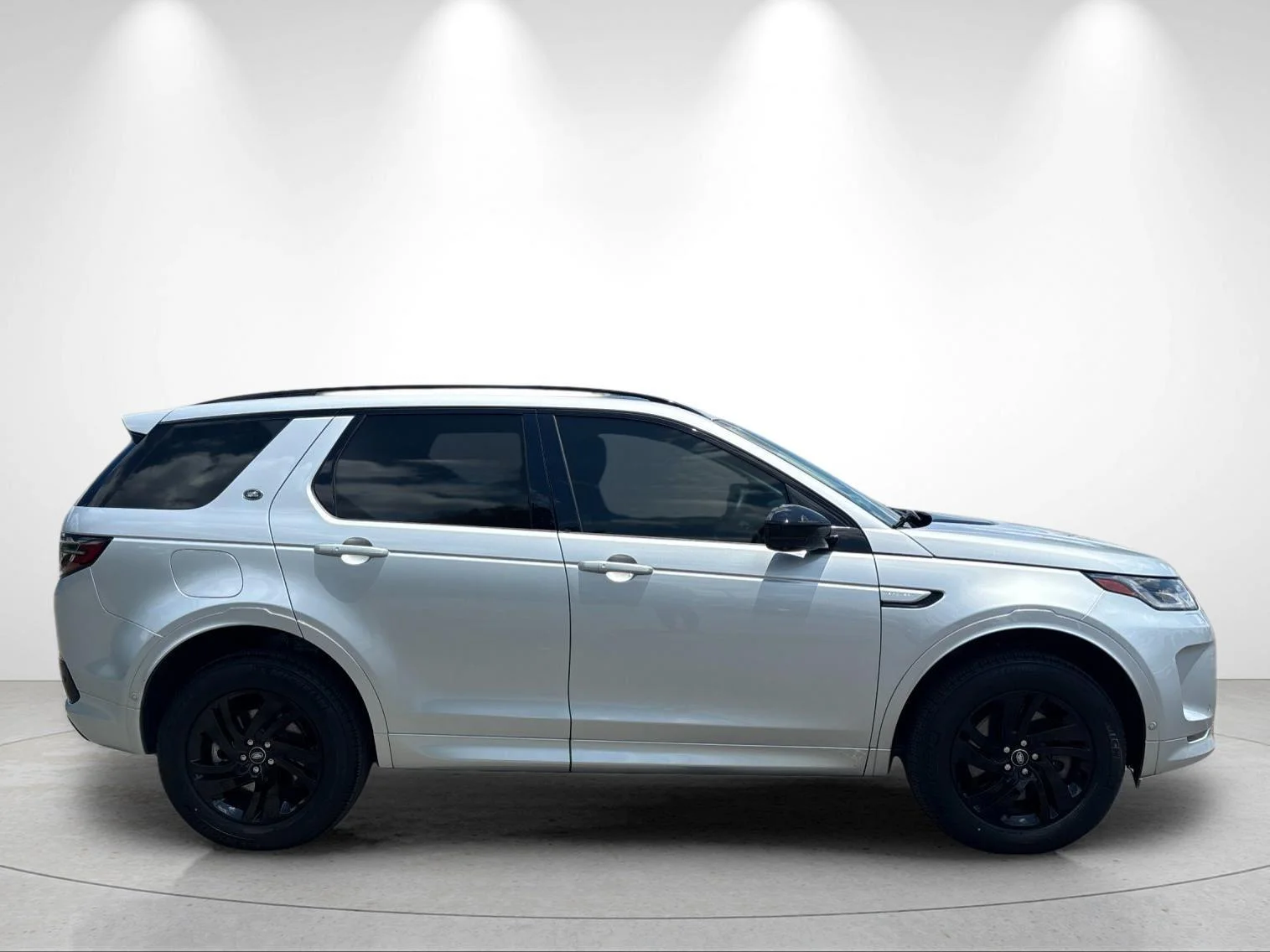 Used 2025 Hakuba Silver Metallic Land Rover S image 6