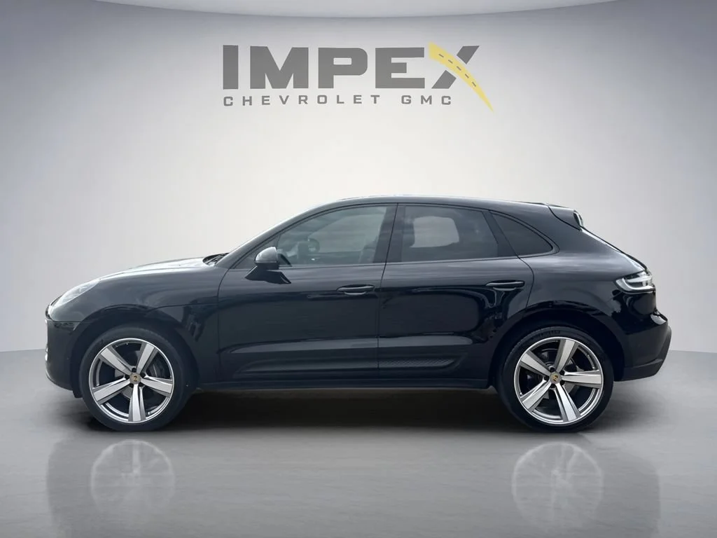 Used 2022  Porsche  image 2