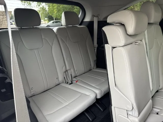 Used 2025 White Kia S image 12