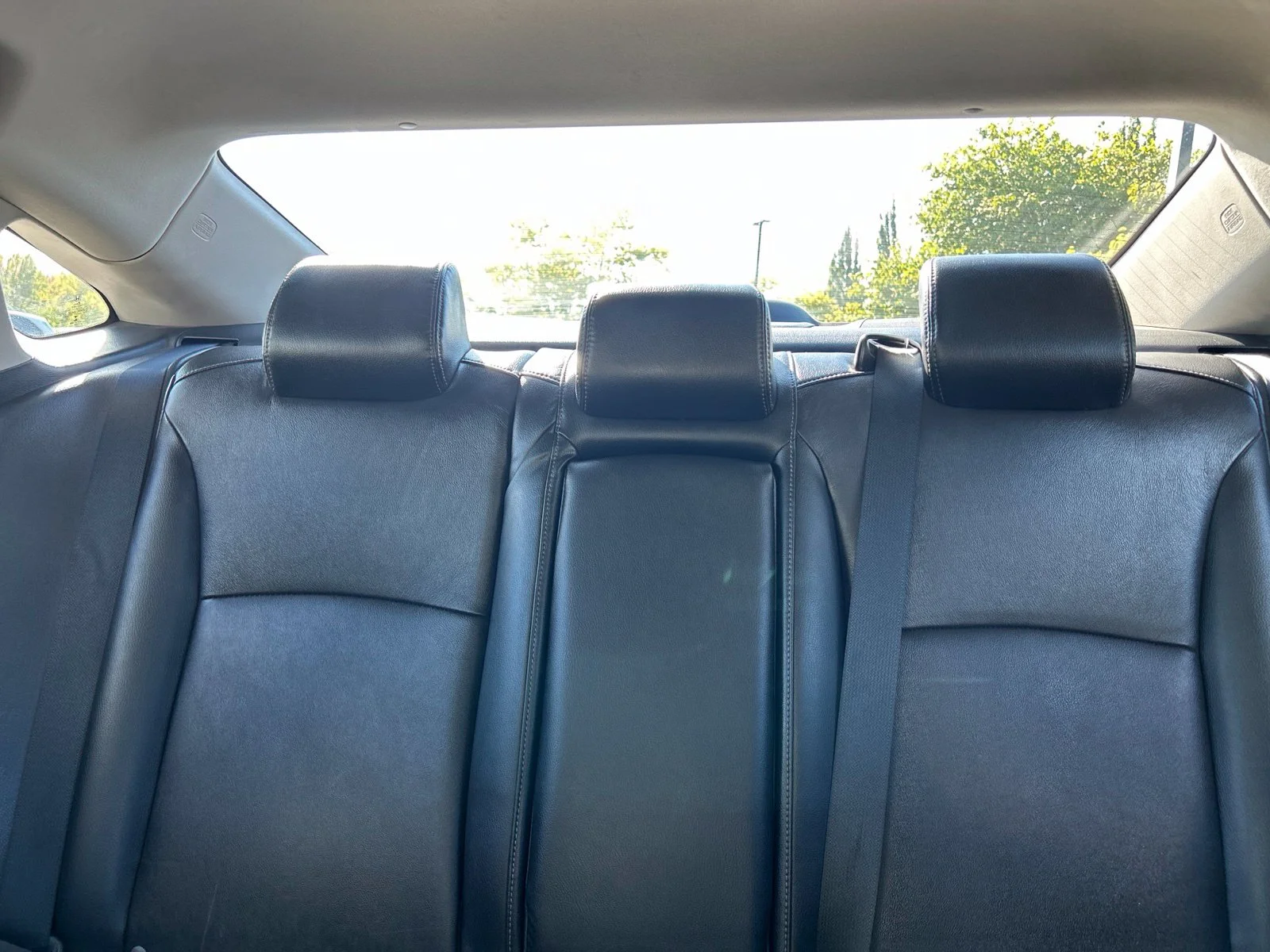 Used 2016 Lunar Silver Metallic Honda Touring image 9