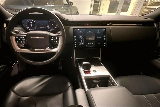 Used 2024 Gray Land Rover SV image 17