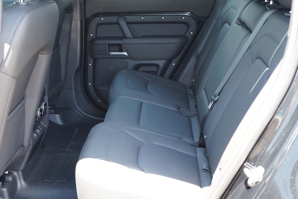 Used 2025 Black Land Rover S image 27