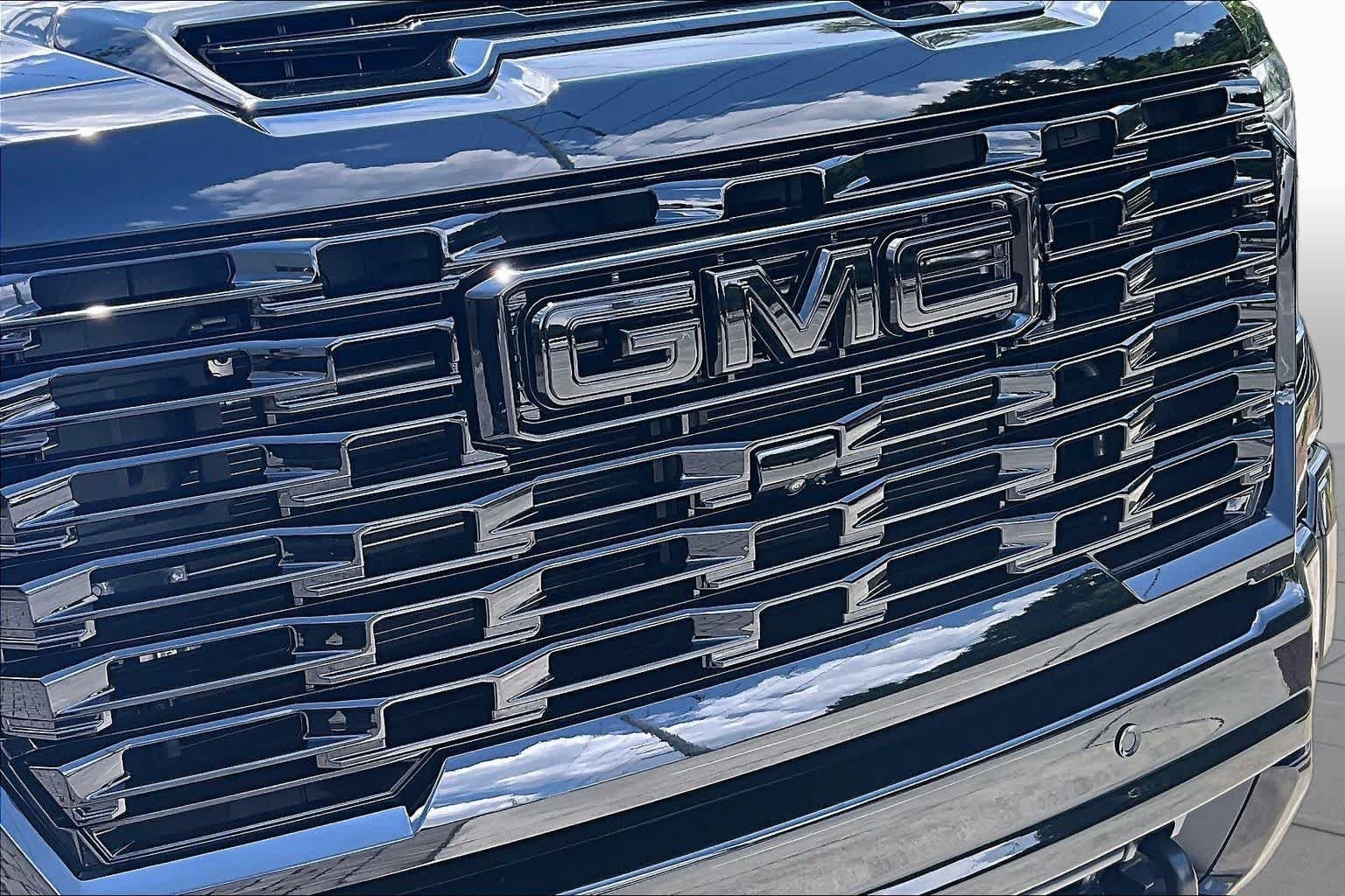 Used 2025 Onyx Black GMC Denali Ultimate image 27