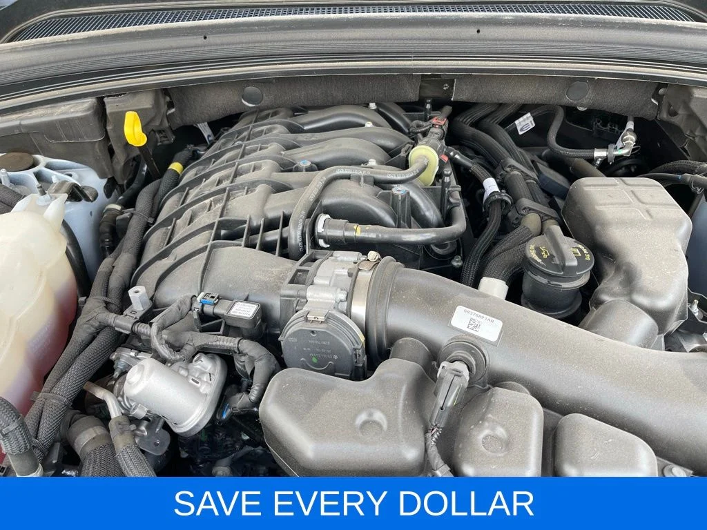 Used 2025 White Jeep Laredo image 23
